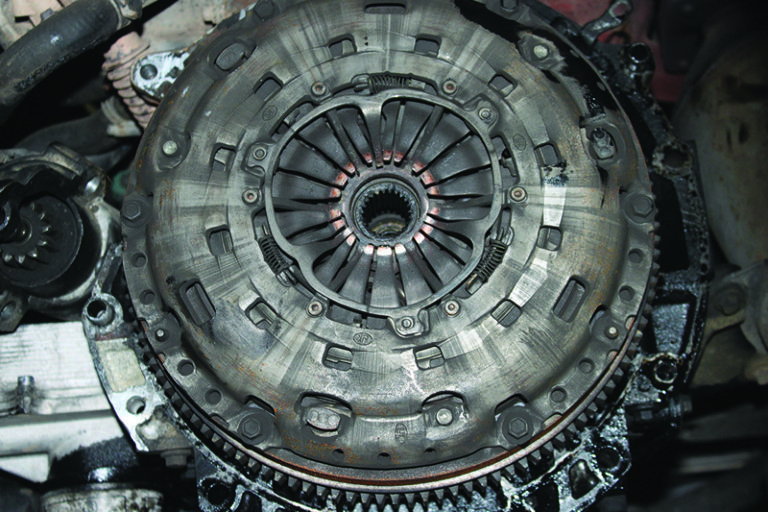 How to Fit a Clutch on a Ford Transit MechanExpert